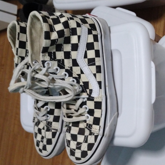 Checker vans - Picture 2 of 2